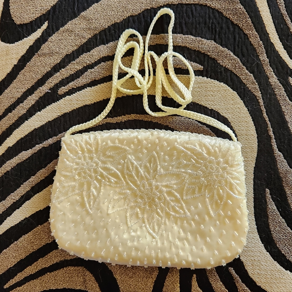 Elegant Beaded Clutch - Picture 3 of 7